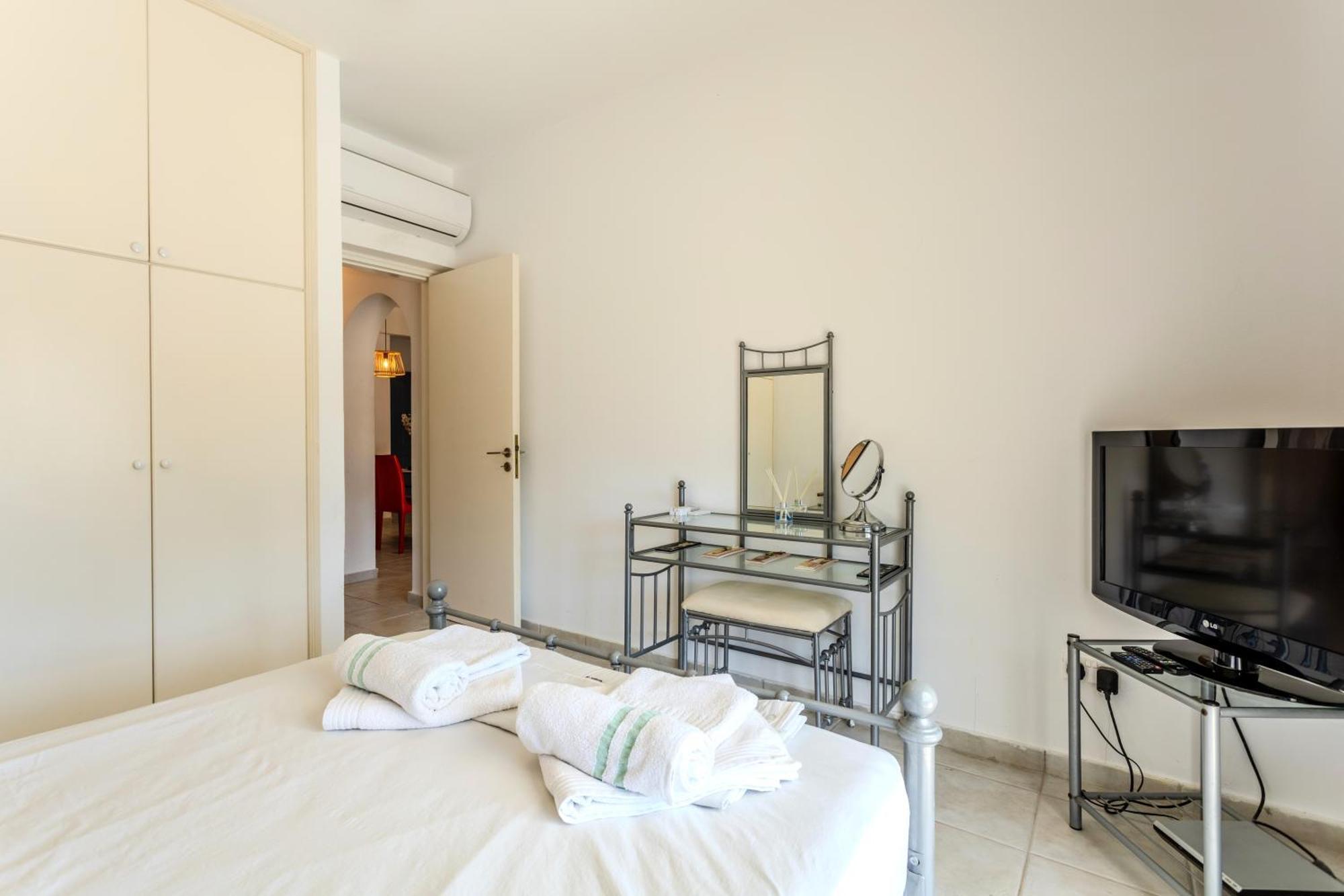 H&O Limnaria Elegance Pool View Apartment Paphos Exterior foto