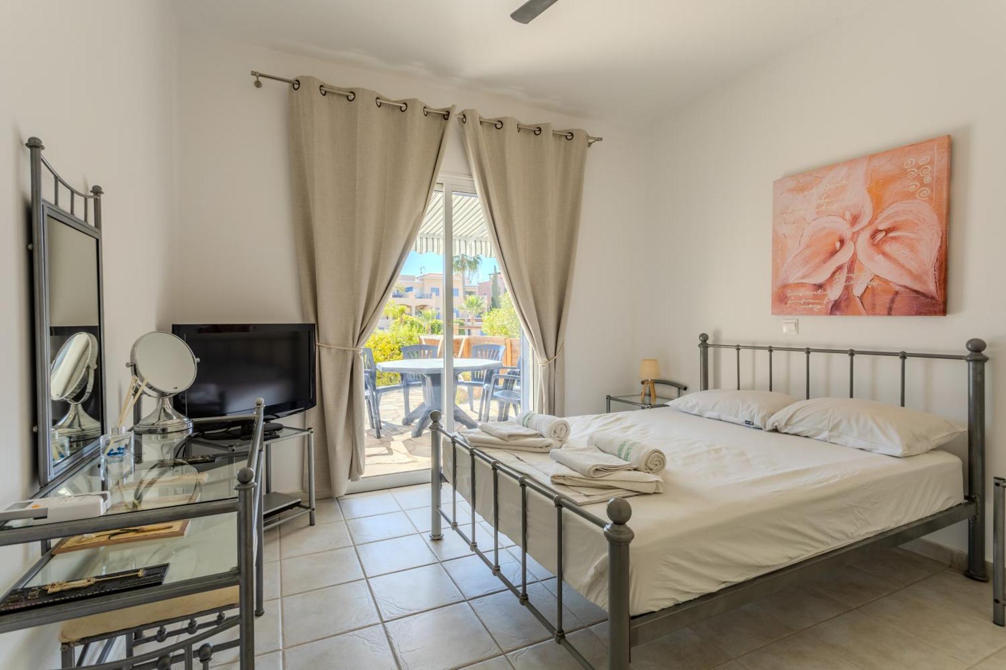 H&O Limnaria Elegance Pool View Apartment Paphos Exterior foto
